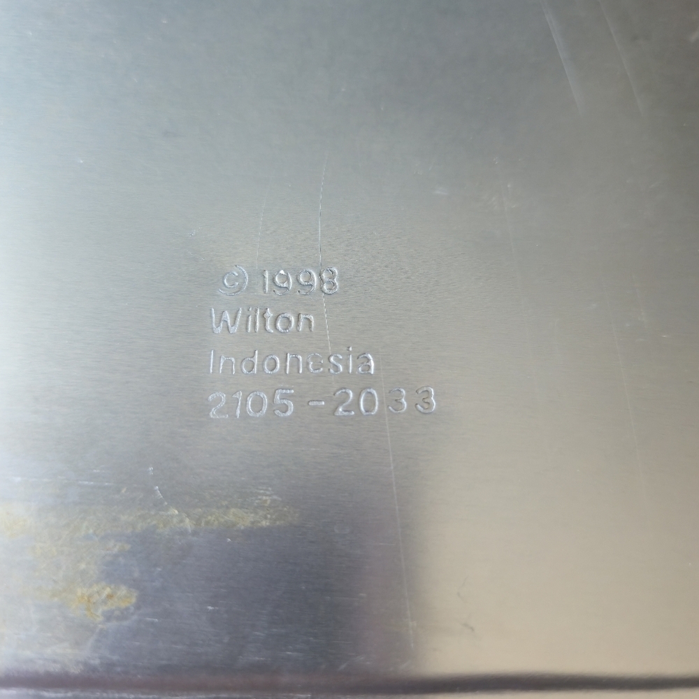 Wilton 1998 Vintage Vegas Jackpot Birthday Cake Pan Aluminum - Picture 2 of 6